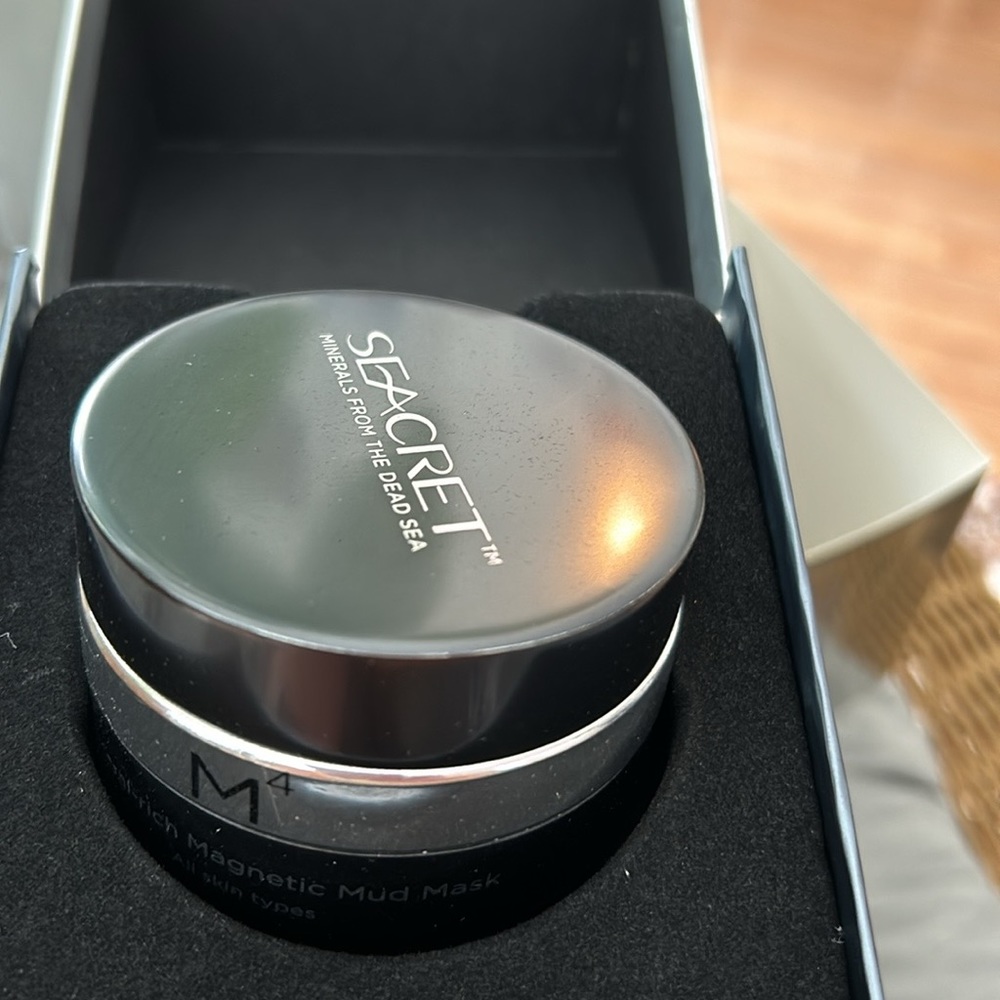 New Seacret mud mask